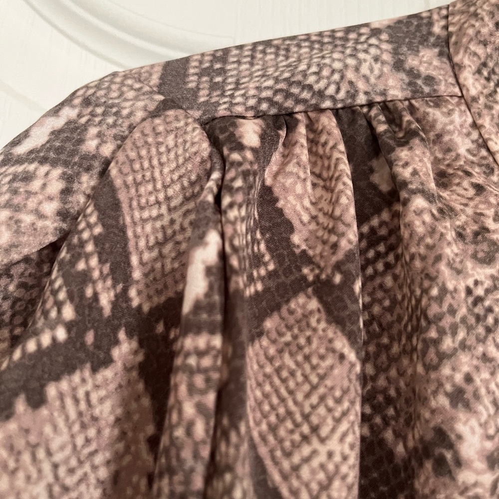 Stella and Dot Lady Boss Top snake print size small - Picture 5 of 10